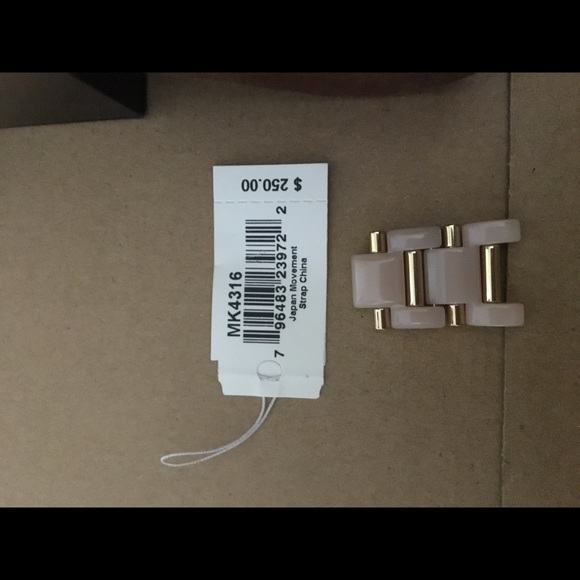 Michael Kors MK4316 Delray Gold Blush Watch - Picture 3 of 4